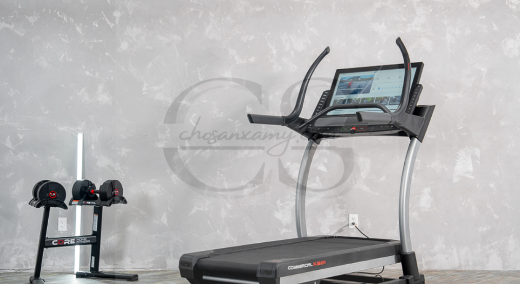 Advanced X32i Treadmill with Immersive Display